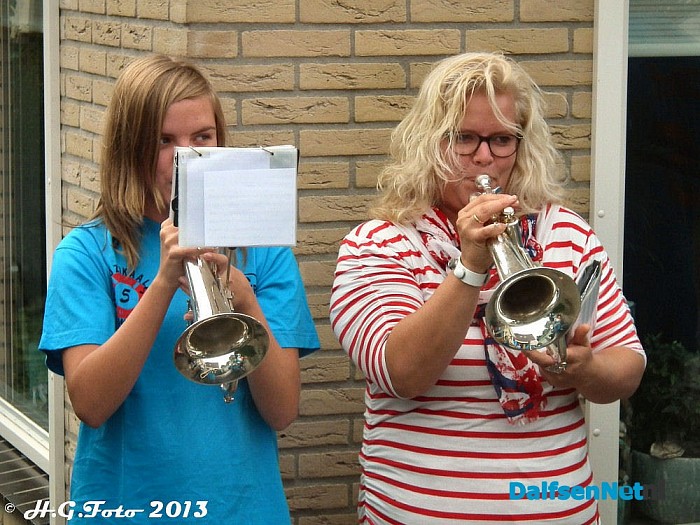 De Vechtboerties op Verjaardag visite. - Foto: H.G. Foto