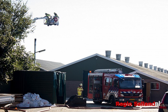 Groot alarm voor brand in kuikenschuur in Laag Zuthem - Foto: Pim Haarsma