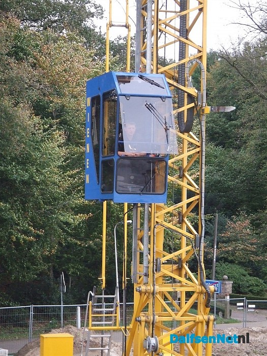Potstal, begonnen met het leggen van de vloerplaten verdieping.