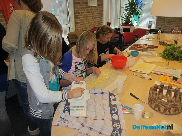 Kinderen maken van goede oogst: chips