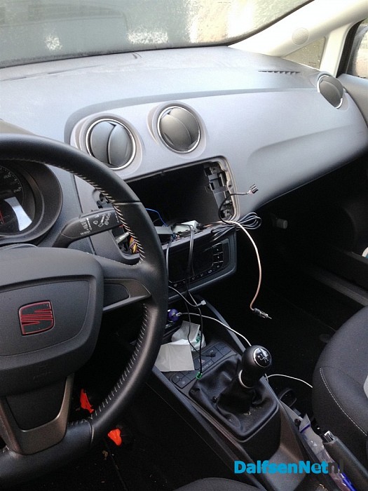 Autoinbrekers met lef: diefstal autoradio/navigatie vannacht