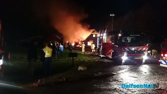 Grote uitslaande brand Hoevenweg (update) - Foto: Robert Bril