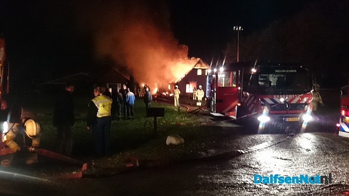 Grote uitslaande brand Hoevenweg (update) - Foto: Robert Bril