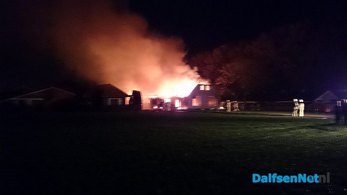 Grote uitslaande brand Hoevenweg (update) - Foto: Robert Bril