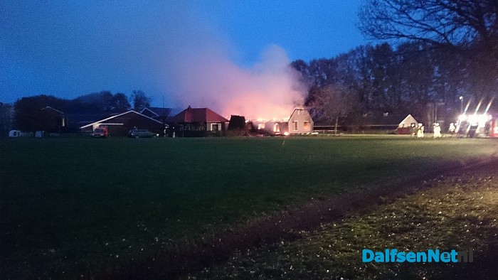 Grote uitslaande brand Hoevenweg (update) - Foto: Robert Bril