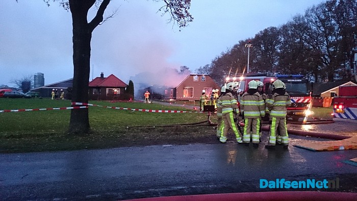 Grote uitslaande brand Hoevenweg (update) - Foto: Robert Bril