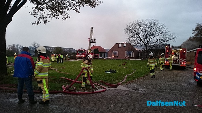 Grote uitslaande brand Hoevenweg (update) - Foto: Robert Bril