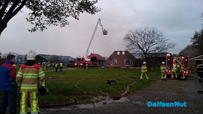 Grote uitslaande brand Hoevenweg (update) - Foto: Robert Bril