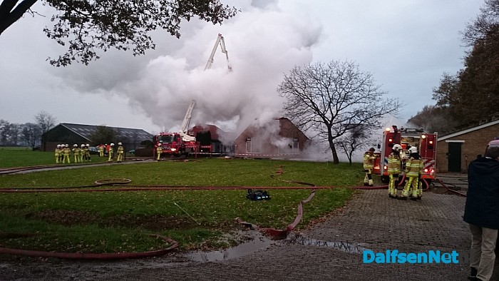 Grote uitslaande brand Hoevenweg (update) - Foto: Robert Bril