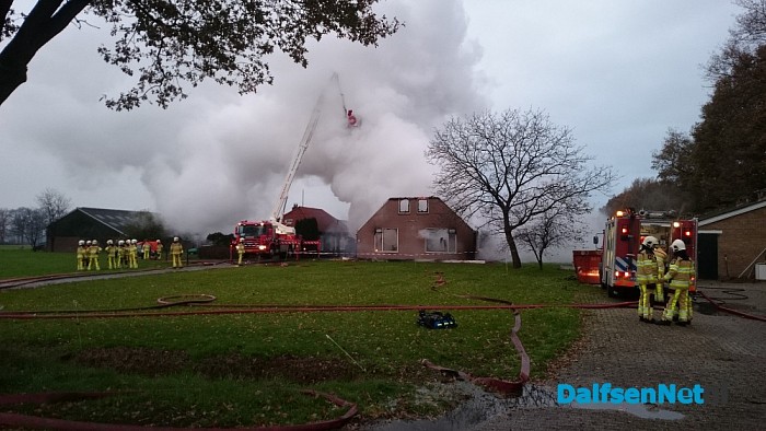 Grote uitslaande brand Hoevenweg (update) - Foto: Robert Bril