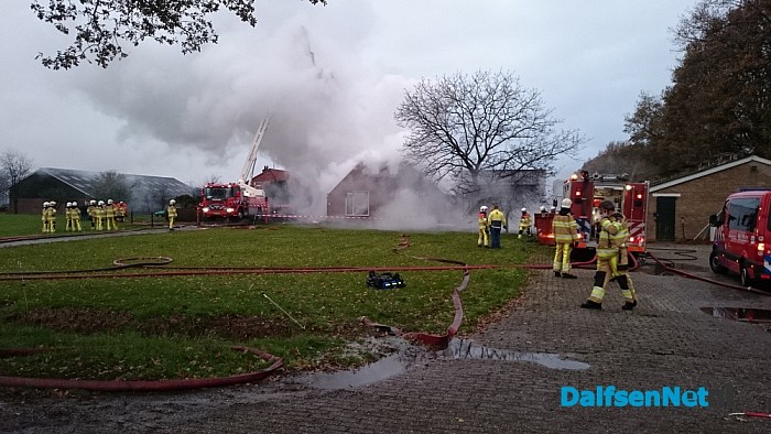 Grote uitslaande brand Hoevenweg (update) - Foto: Robert Bril