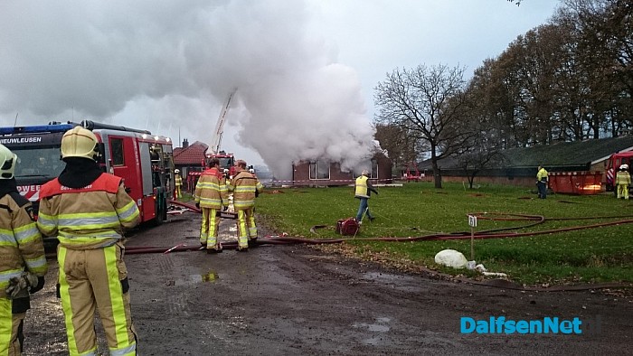 Grote uitslaande brand Hoevenweg (update) - Foto: Robert Bril