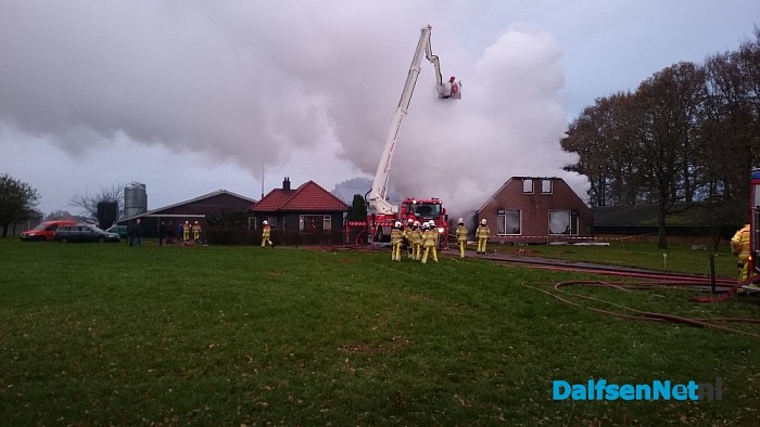 Grote uitslaande brand Hoevenweg (update) - Foto: Robert Bril