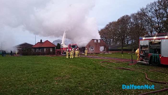 Grote uitslaande brand Hoevenweg (update) - Foto: Robert Bril