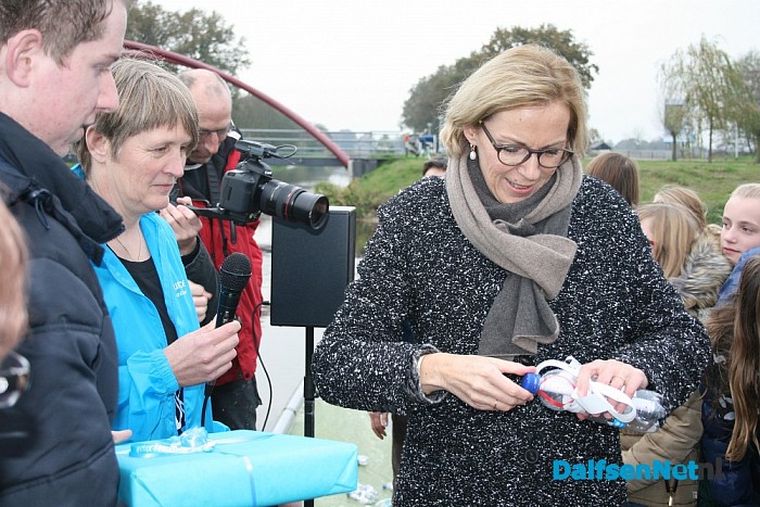 Een strand vol flessenpost voor Unicef