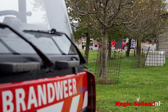 Brand in schuur snel geblust door bewoners in Lemelerveld - Foto: Pim Haarsma