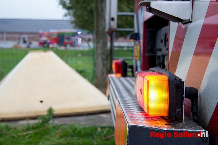 Brand in schuur snel geblust door bewoners in Lemelerveld - Foto: Pim Haarsma