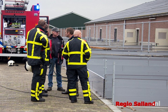 Brand in schuur snel geblust door bewoners in Lemelerveld - Foto: Pim Haarsma
