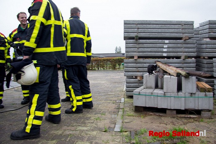 Brand in schuur snel geblust door bewoners in Lemelerveld - Foto: Pim Haarsma