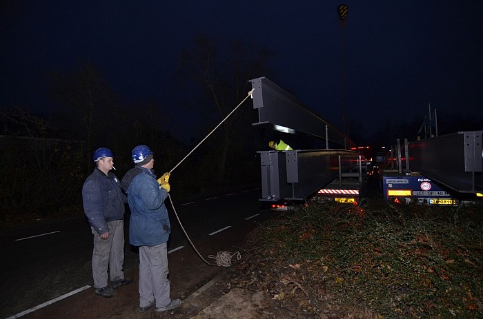Foto’s plaatsen stalen spanten - Foto: Johan Bokma