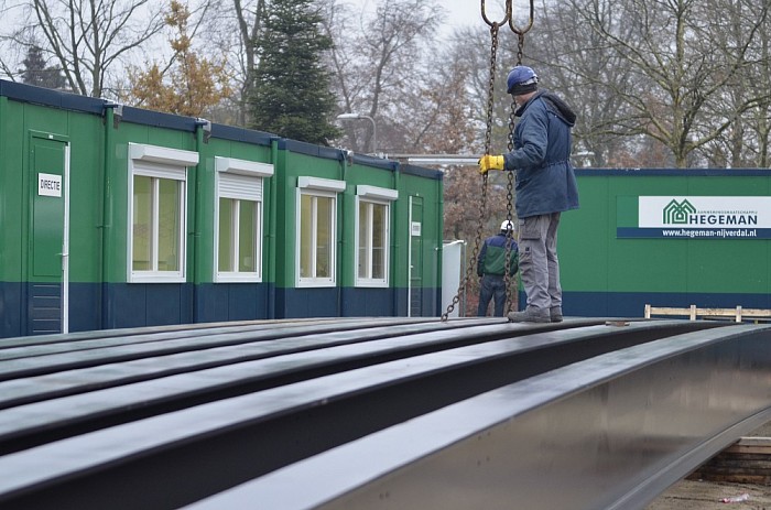 Foto’s plaatsen stalen spanten - Foto: Johan Bokma