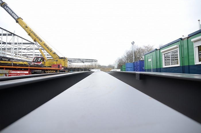 Foto’s plaatsen stalen spanten - Foto: Johan Bokma