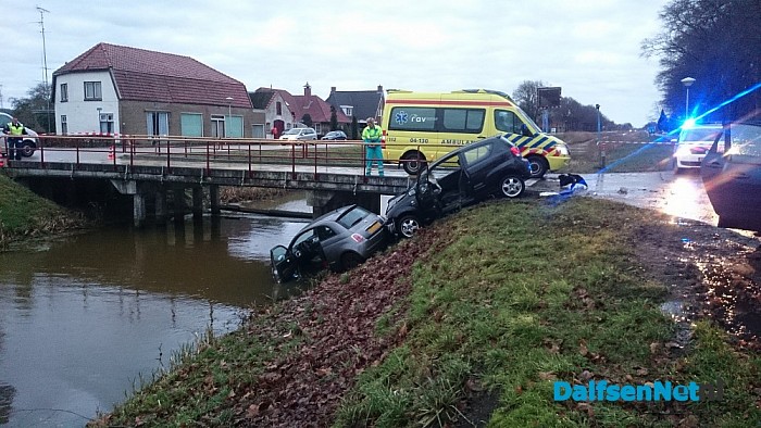 Auto te water in kanaal Lemelerveld - Foto: Robert Bril