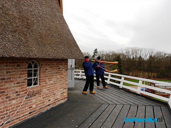 Niet hoog van de toren, maar van de molen blazen