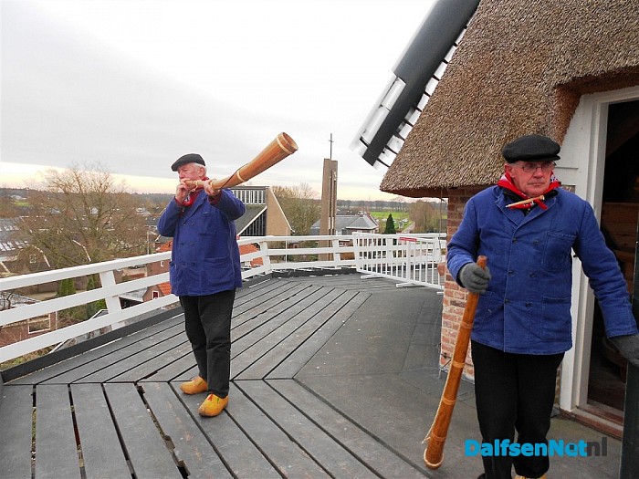 Niet hoog van de toren, maar van de molen blazen