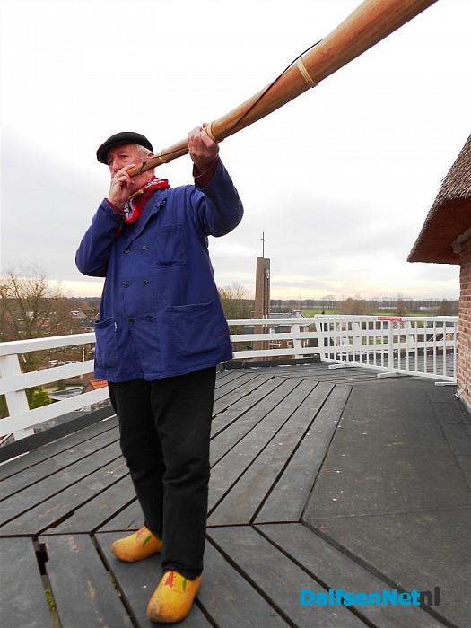 Niet hoog van de toren, maar van de molen blazen