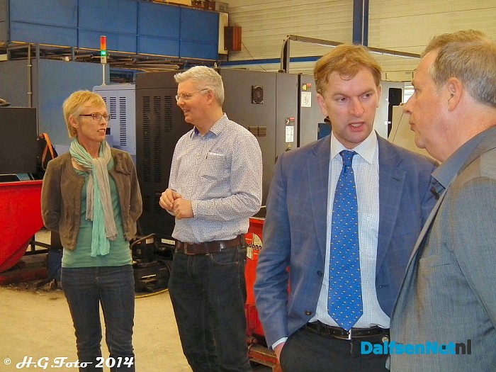 Bedrijfsbezoek College van Dalfsen aan de Ruiter metaal. - Foto: H.G. Foto