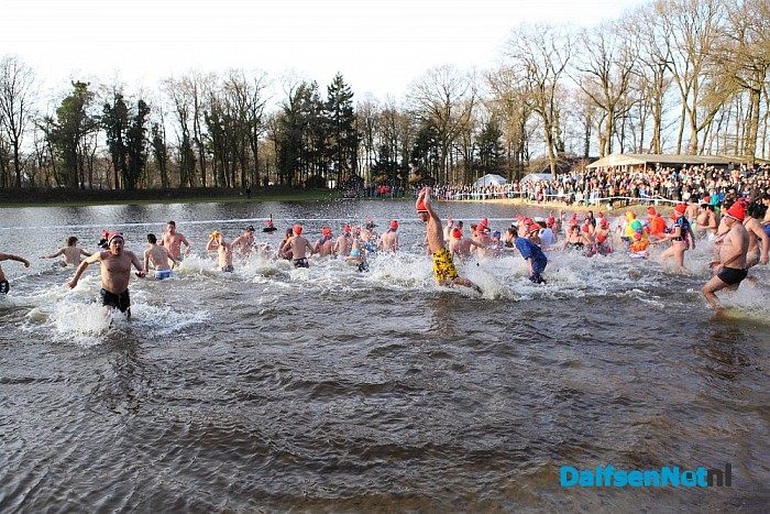 Nieuwjaarsduik Lemelerveld grandioos succes!