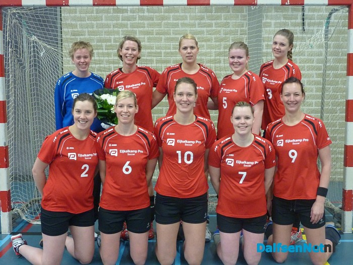 Eijkelkamp Pro Soccer sponsort dameshandbal in Dalfsen