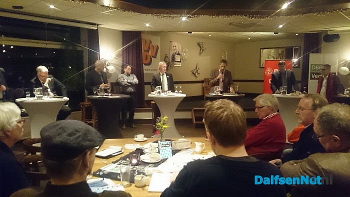 Eerste politieke debat was een koffiekransje - Foto: Robert Bril