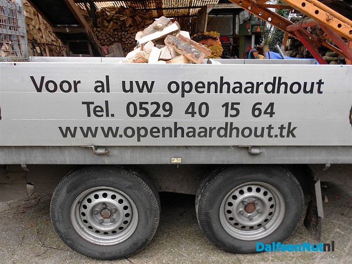 Koens maakt zelf haardhout