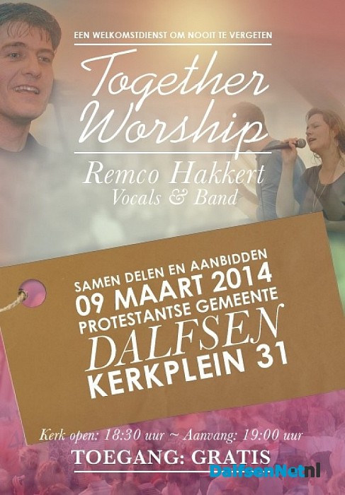 Remco Hakkert met zijn band in grote kerk