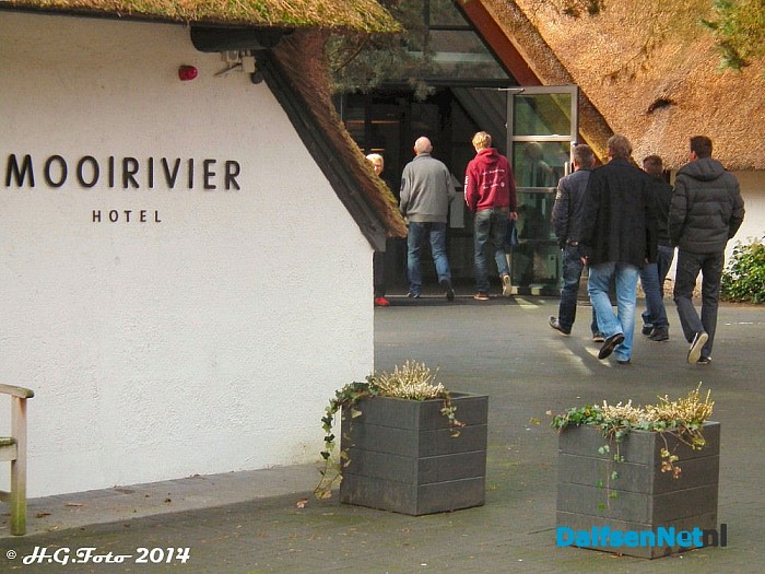 Start ROZ Classic rally bij Mooirivier. - Foto: H.G. Foto