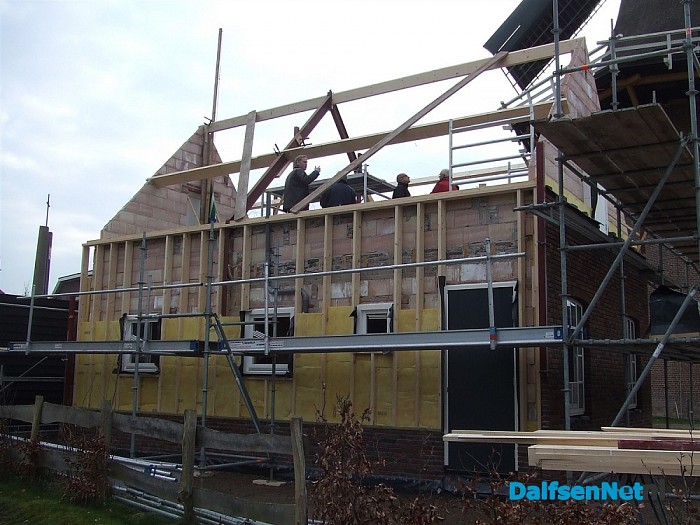 Bijgebouw Molen Fakkert vanmiddag werd het hoogste punt gevierd