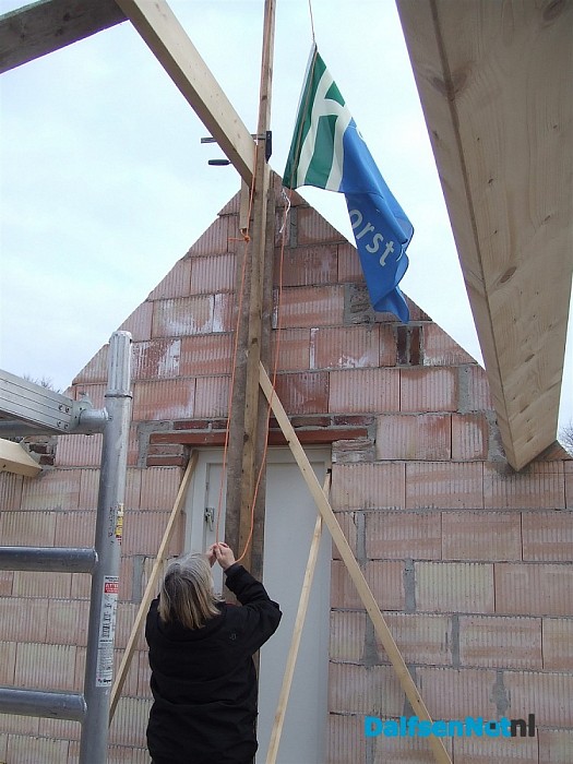 Bijgebouw Molen Fakkert vanmiddag werd het hoogste punt gevierd