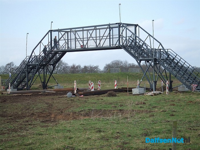 Fiets- snel -weg, overgang noodbrug een hachelijke onderneming