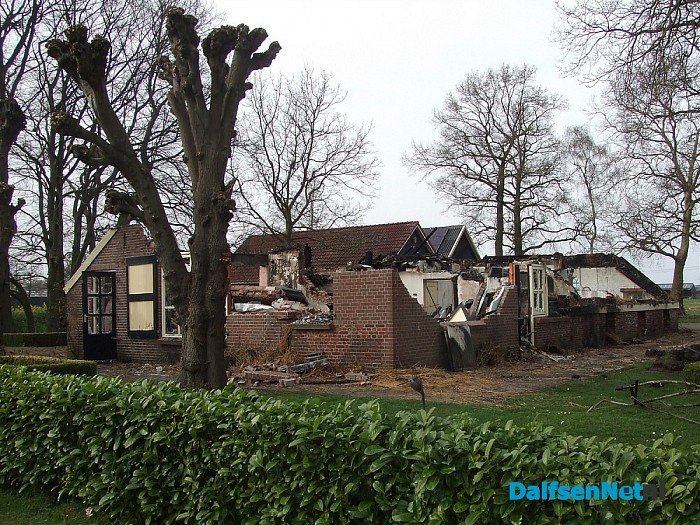 De trieste restanten van de boerderijbrand