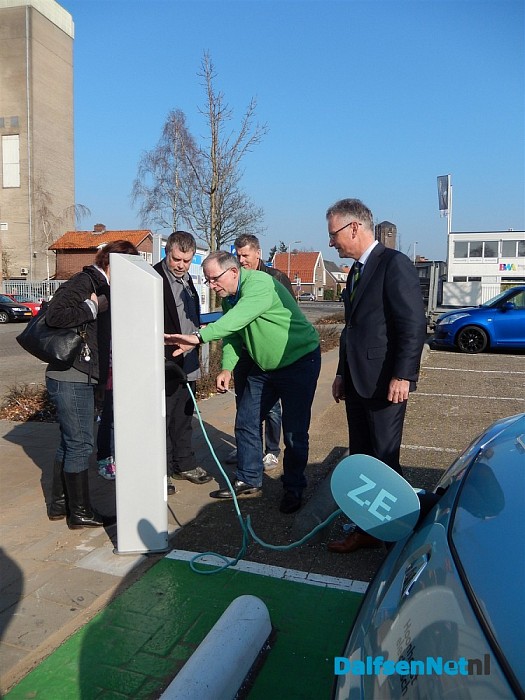 Elektrisch laadpunt geopend door Jacques van Loevezijn