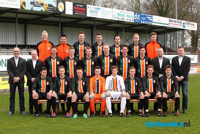 Lenferink BV in het zonnetje: nieuwe shirts eerste elftal
