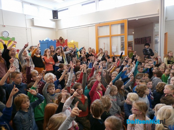 Han Noten stelt nieuwe leerlingenraad vast - Foto: Robert Bril