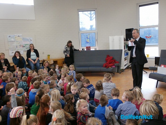 Han Noten stelt nieuwe leerlingenraad vast - Foto: Robert Bril