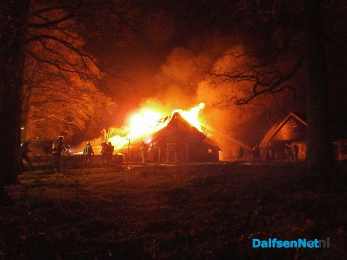 Woonboerderij afgebrand - Foto: Robert Bril