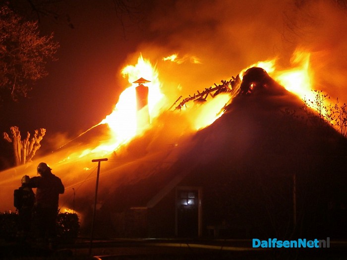 Woonboerderij afgebrand - Foto: Robert Bril