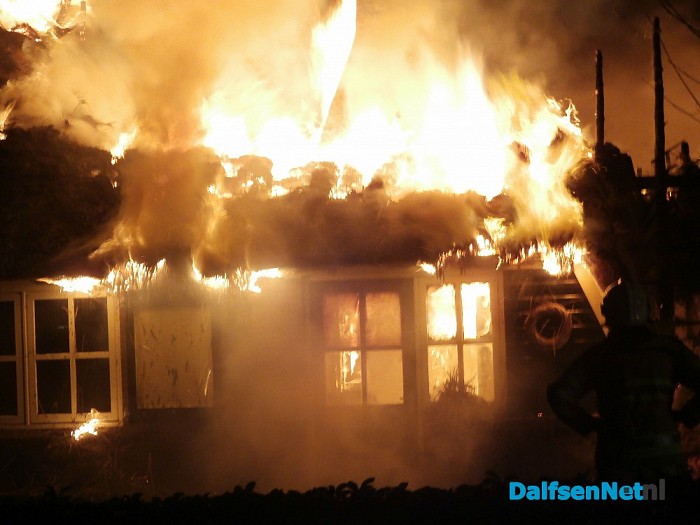 Woonboerderij afgebrand - Foto: Robert Bril