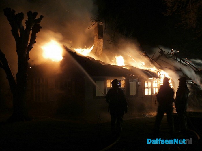 Woonboerderij afgebrand - Foto: Robert Bril
