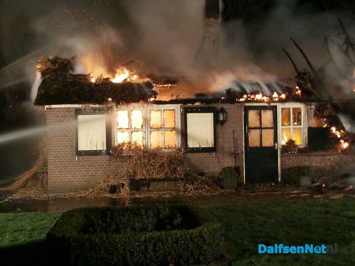 Woonboerderij afgebrand - Foto: Robert Bril